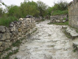 Чуфут-Кале, пещерный город