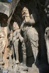 Лоань - вырезанные в скале Будды
