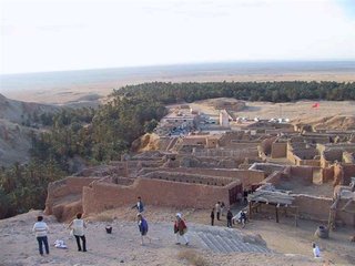 Деревня в горах в оазисе